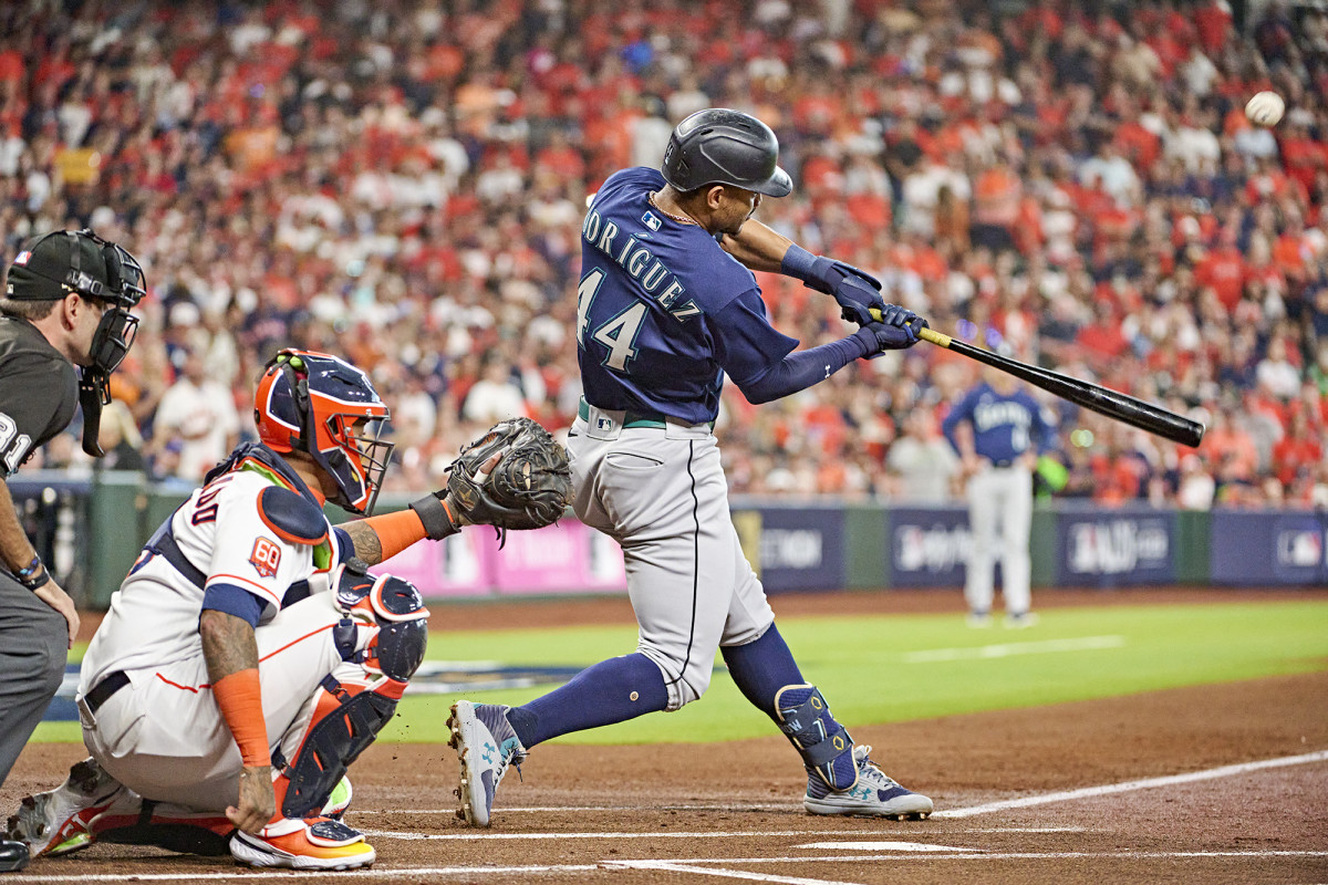 Rodríguez slugged 28 home runs in his rookie campaign, while posting a .284 batting average.